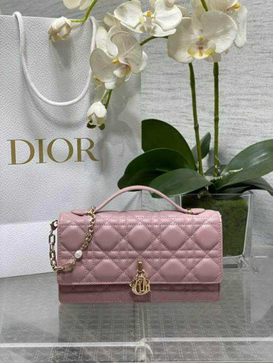 Picture of Dior Handbags _SKUfw238915351fw